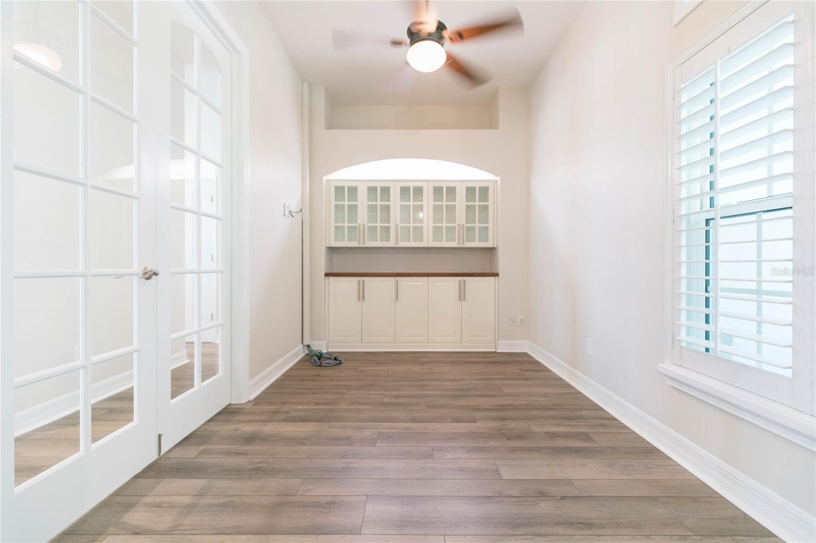 Listing photo id 10 for 7227 Colonial Lake Drive