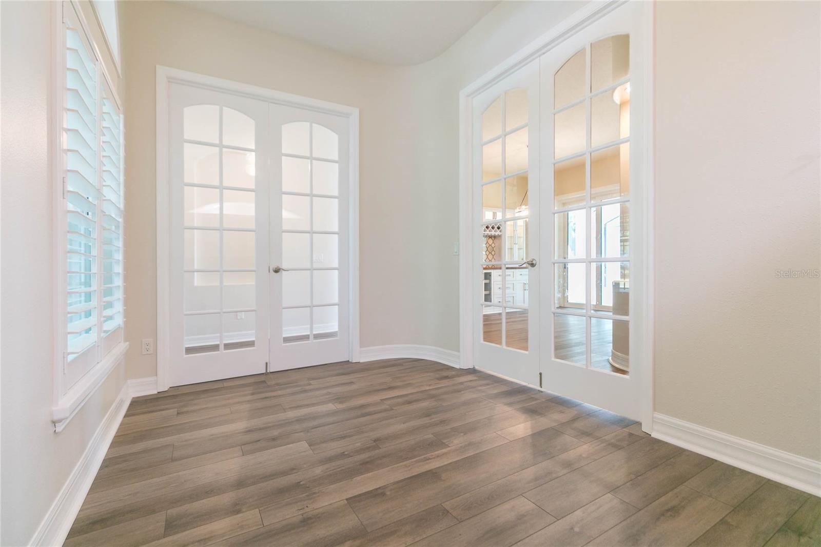 Listing photo id 12 for 7227 Colonial Lake Drive