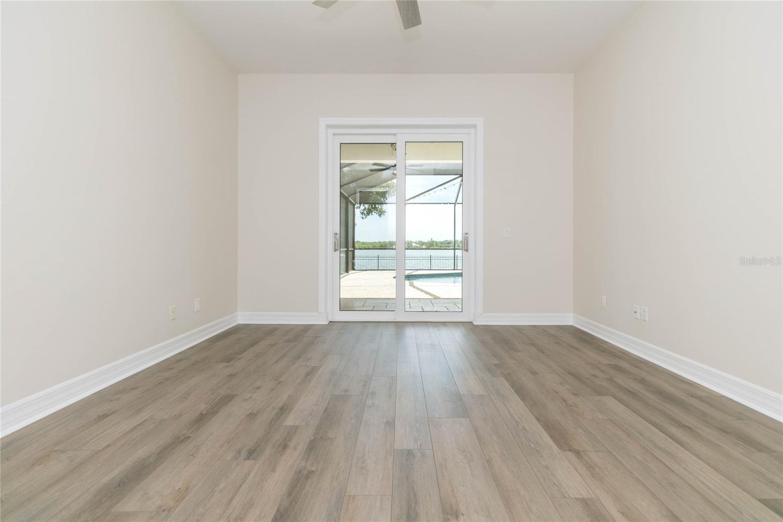 Listing photo id 23 for 7227 Colonial Lake Drive