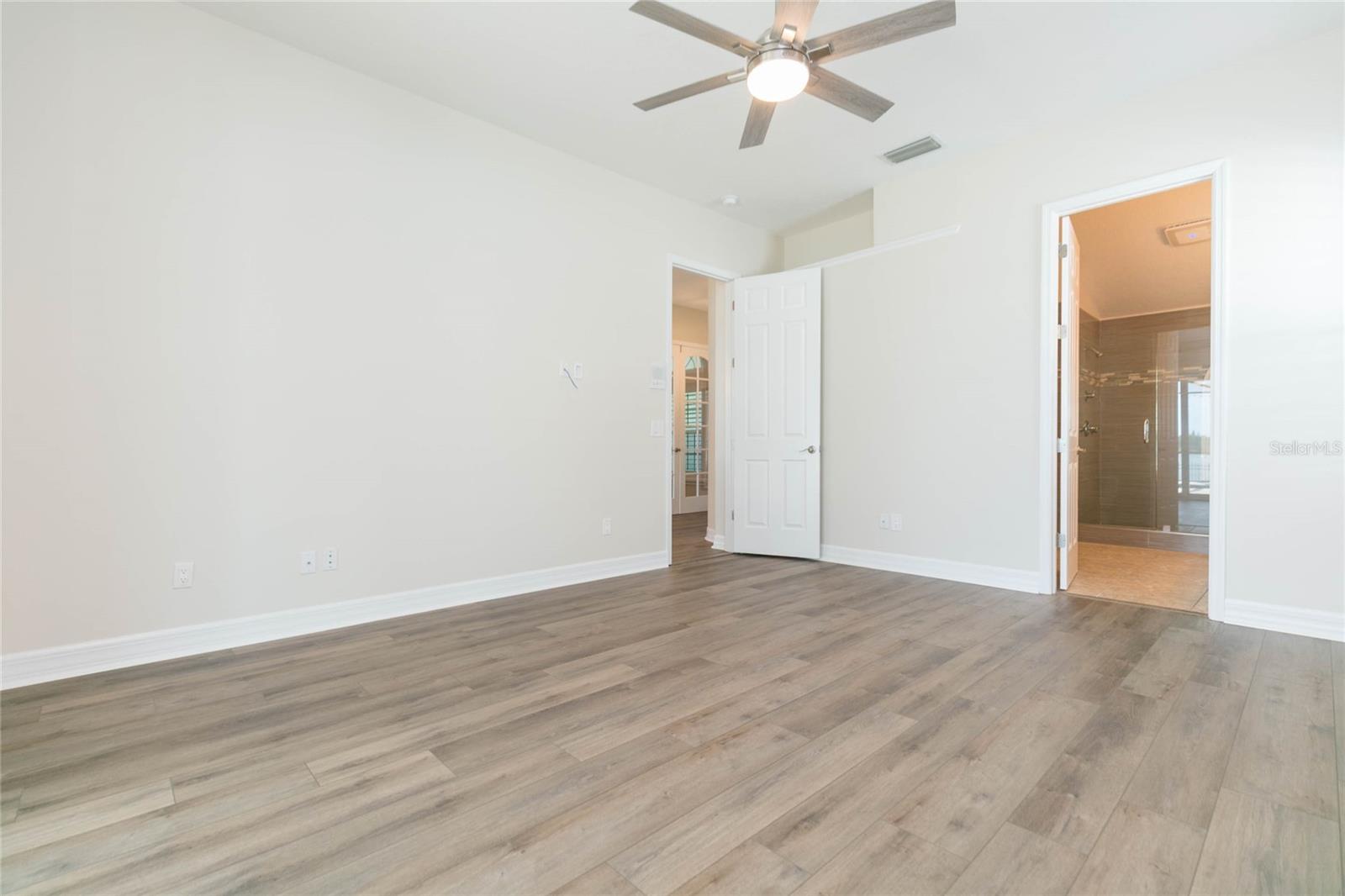 Listing photo id 24 for 7227 Colonial Lake Drive