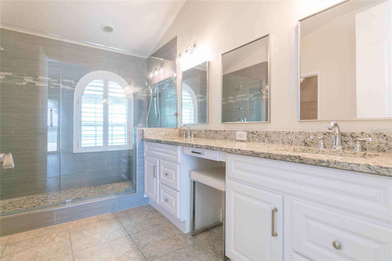 Listing photo id 26 for 7227 Colonial Lake Drive