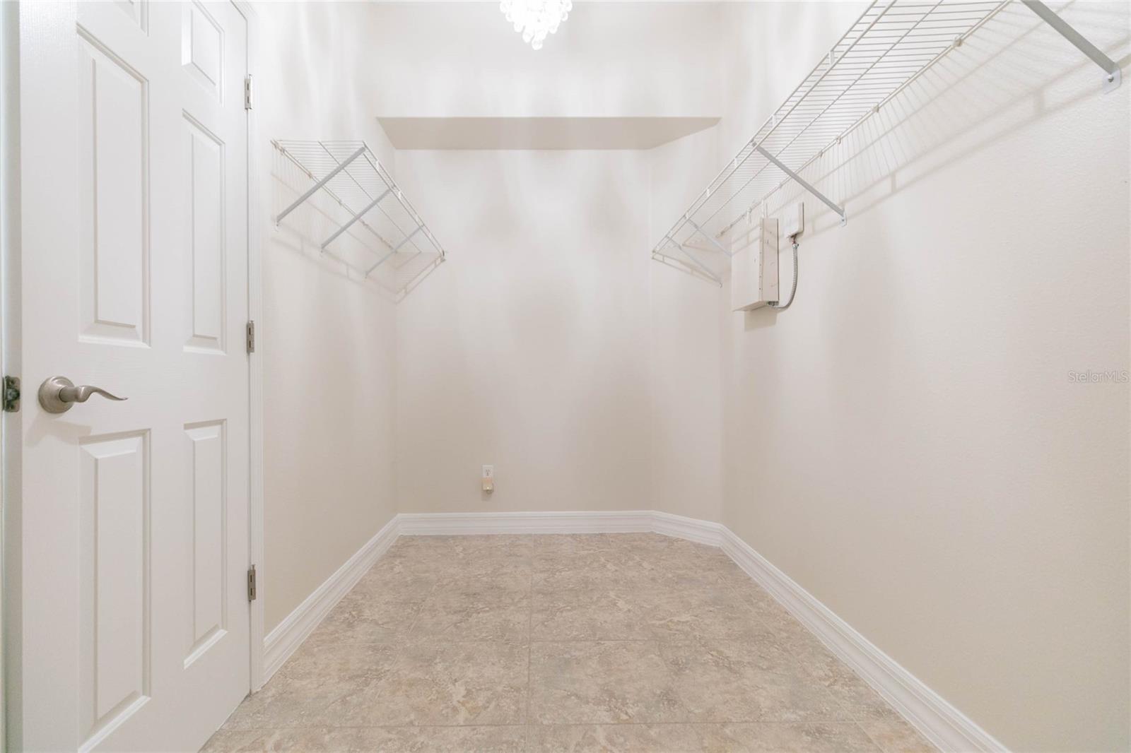 Listing photo id 27 for 7227 Colonial Lake Drive