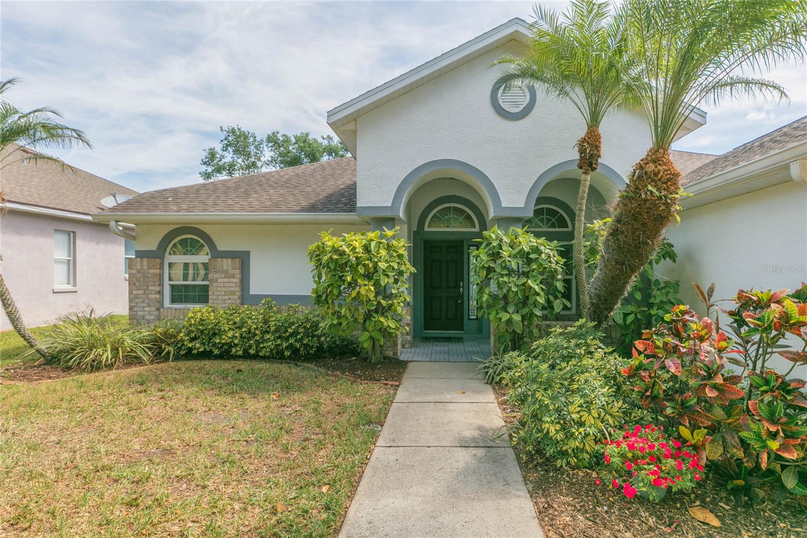 Listing photo id 1 for 7227 Colonial Lake Drive