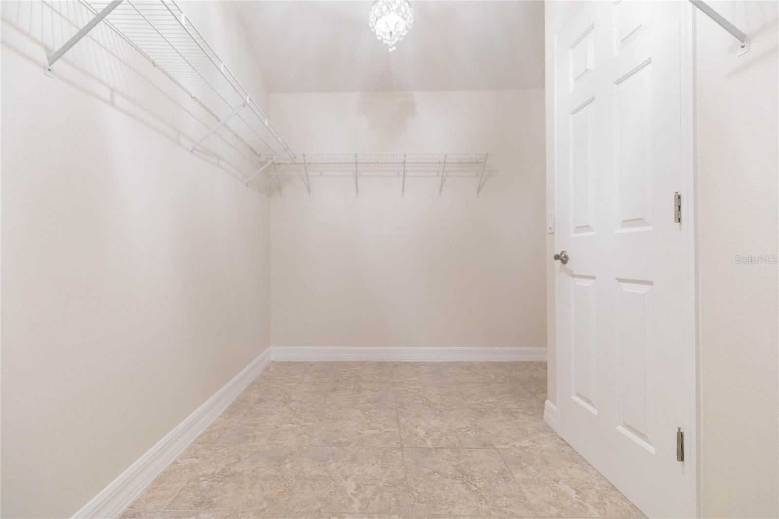 Listing photo id 28 for 7227 Colonial Lake Drive