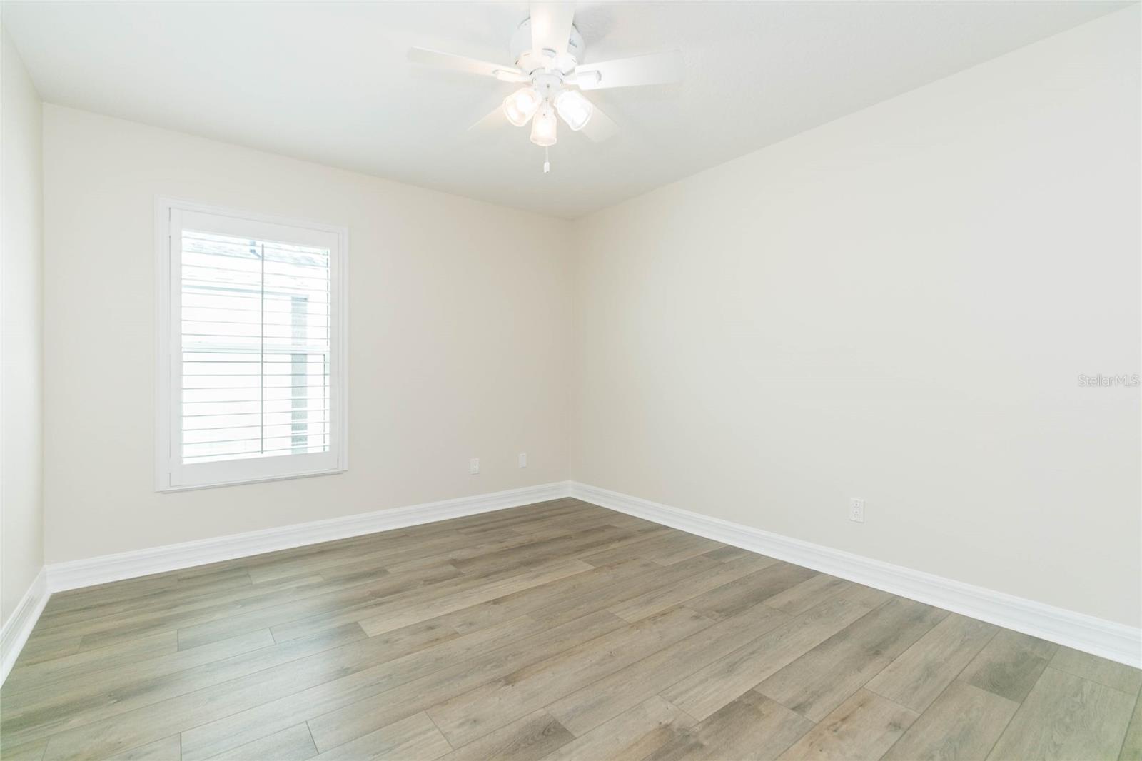 Listing photo id 29 for 7227 Colonial Lake Drive