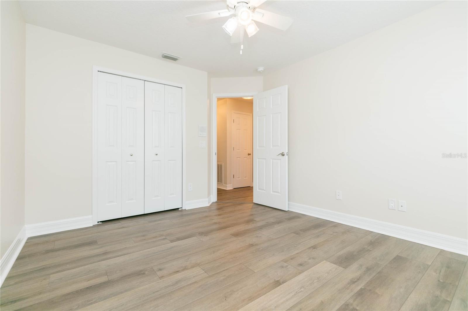 Listing photo id 30 for 7227 Colonial Lake Drive