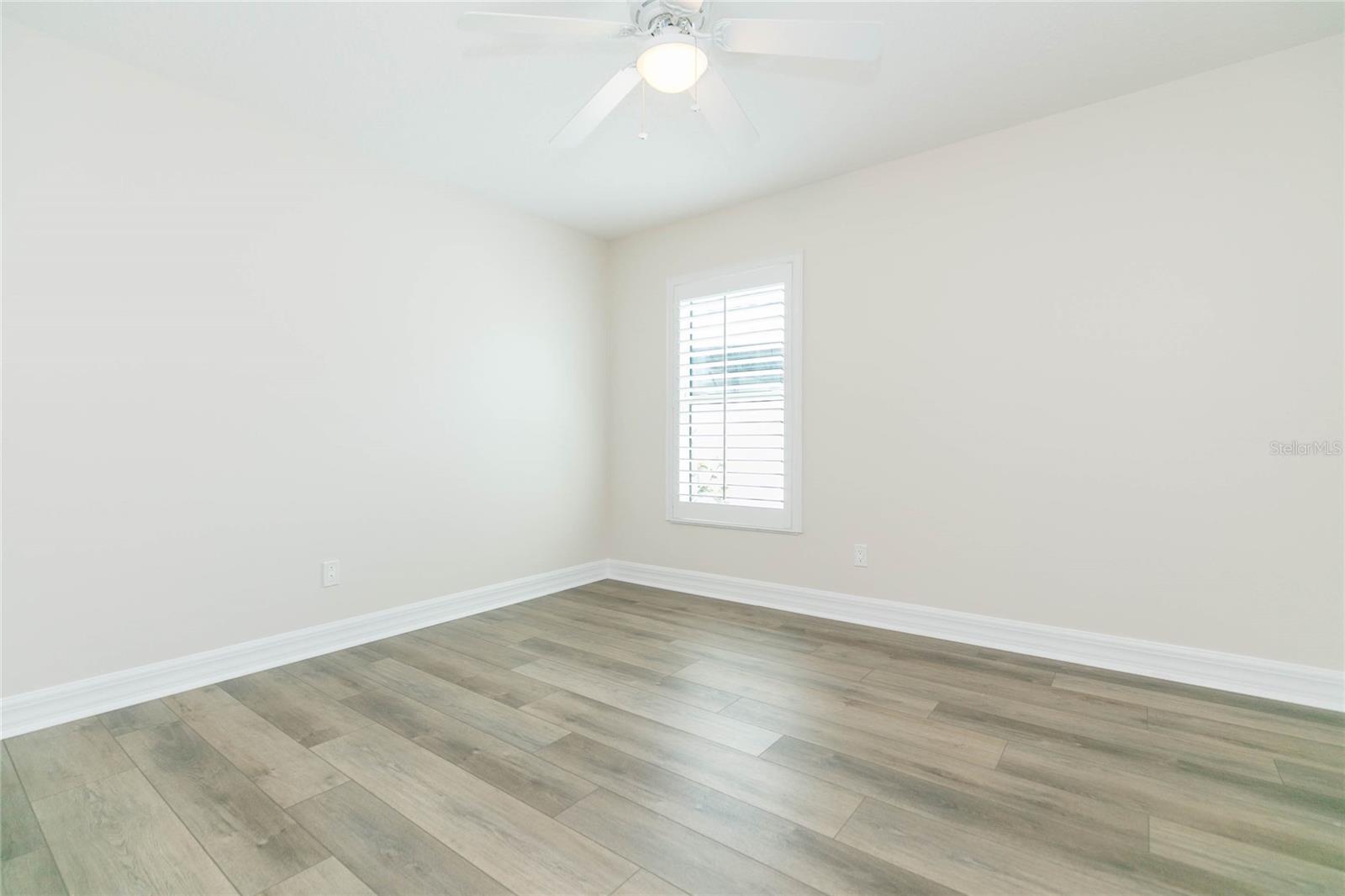 Listing photo id 31 for 7227 Colonial Lake Drive