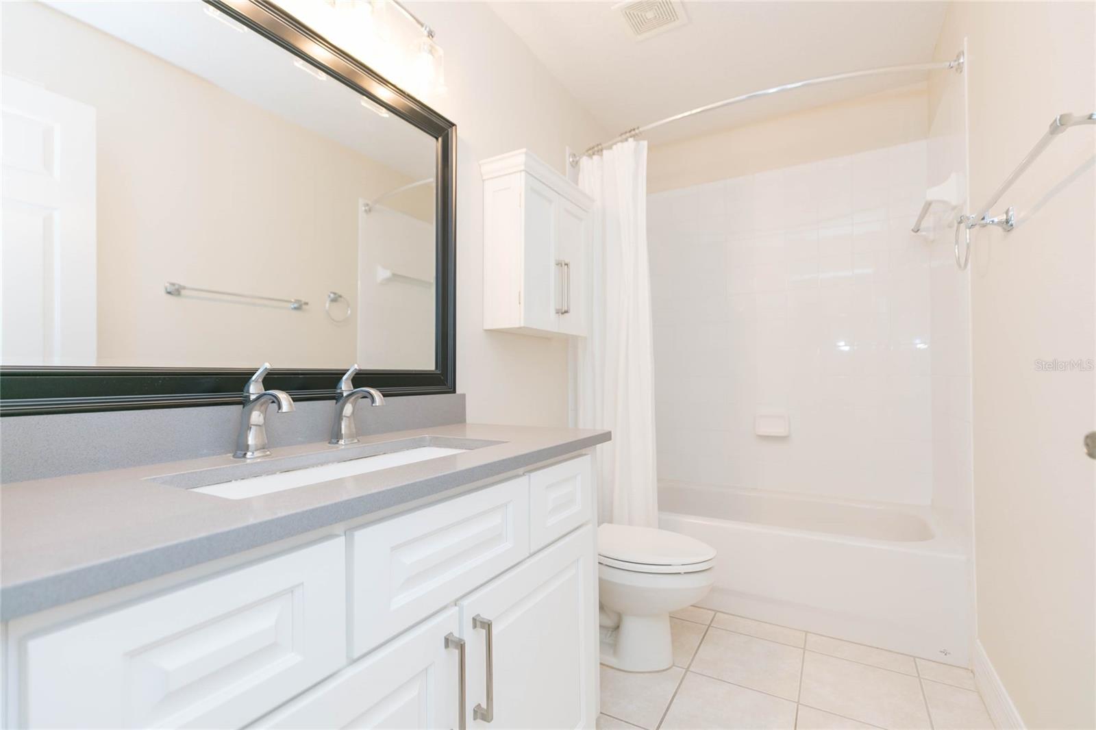 Listing photo id 33 for 7227 Colonial Lake Drive