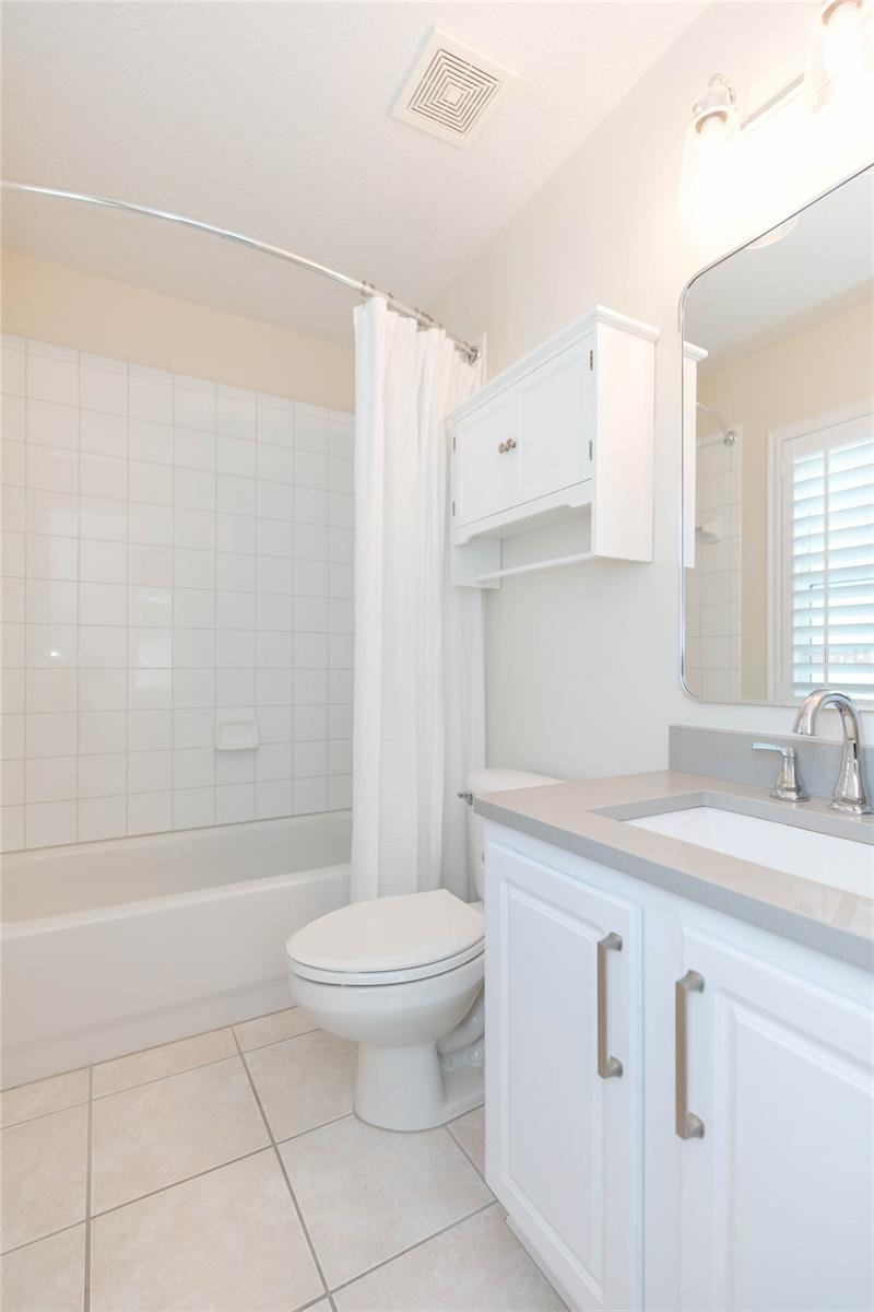 Listing photo id 37 for 7227 Colonial Lake Drive