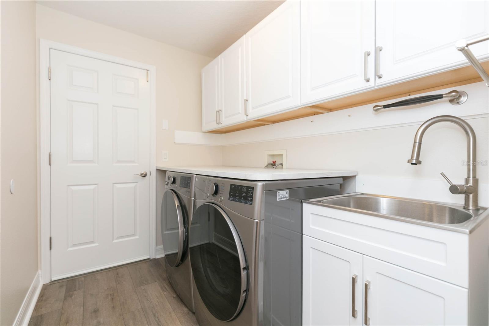 Listing photo id 38 for 7227 Colonial Lake Drive