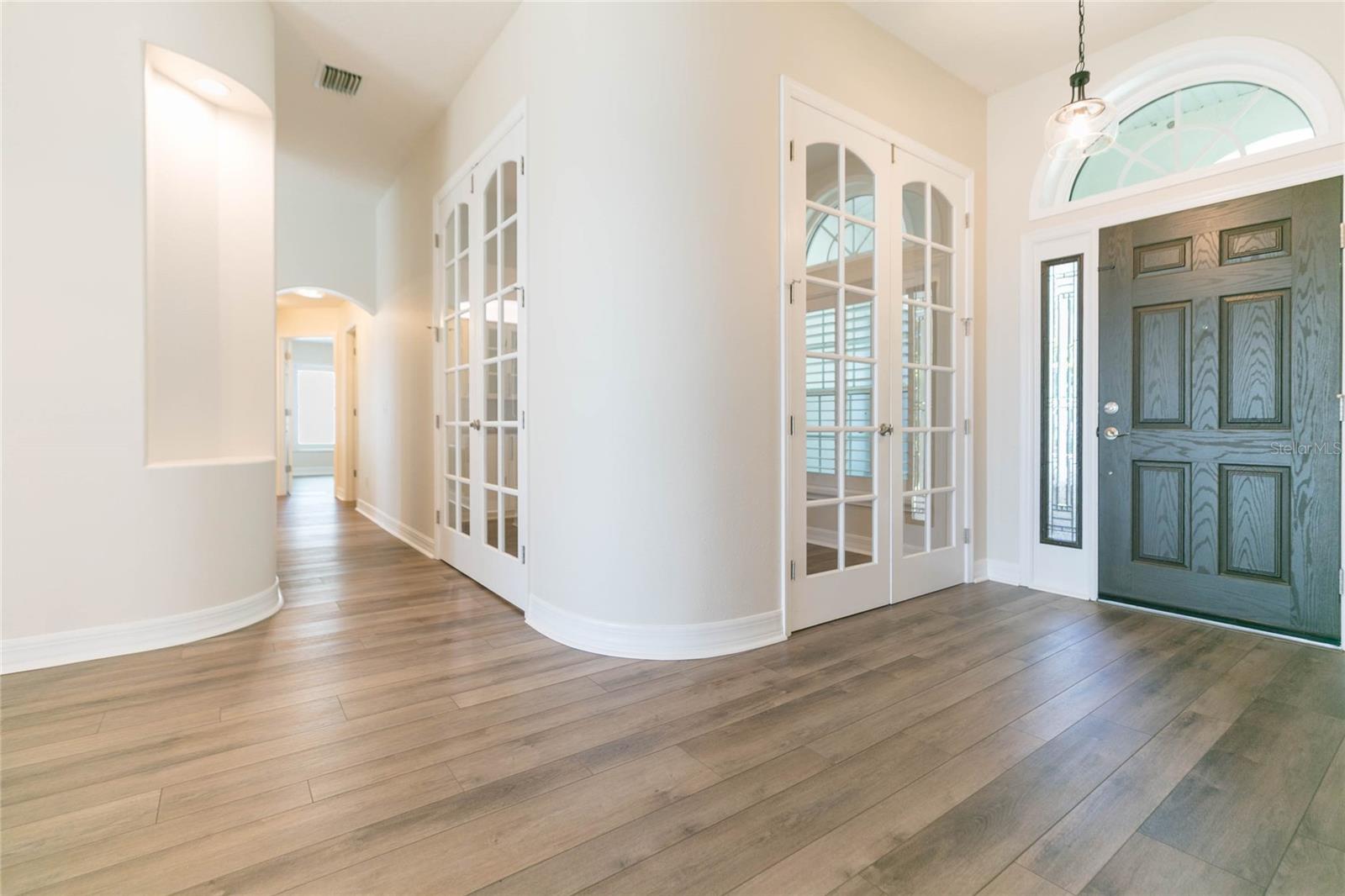 Listing photo id 7 for 7227 Colonial Lake Drive