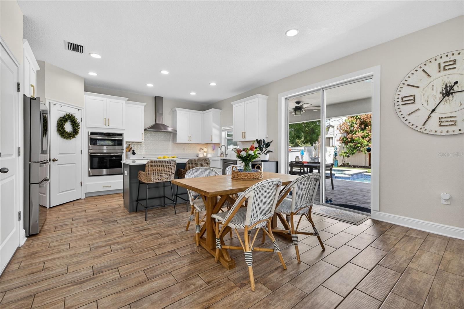 Listing photo id 8 for 1031 Alfred Street