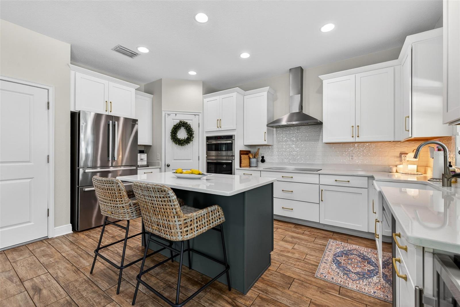 Listing photo id 12 for 1031 Alfred Street