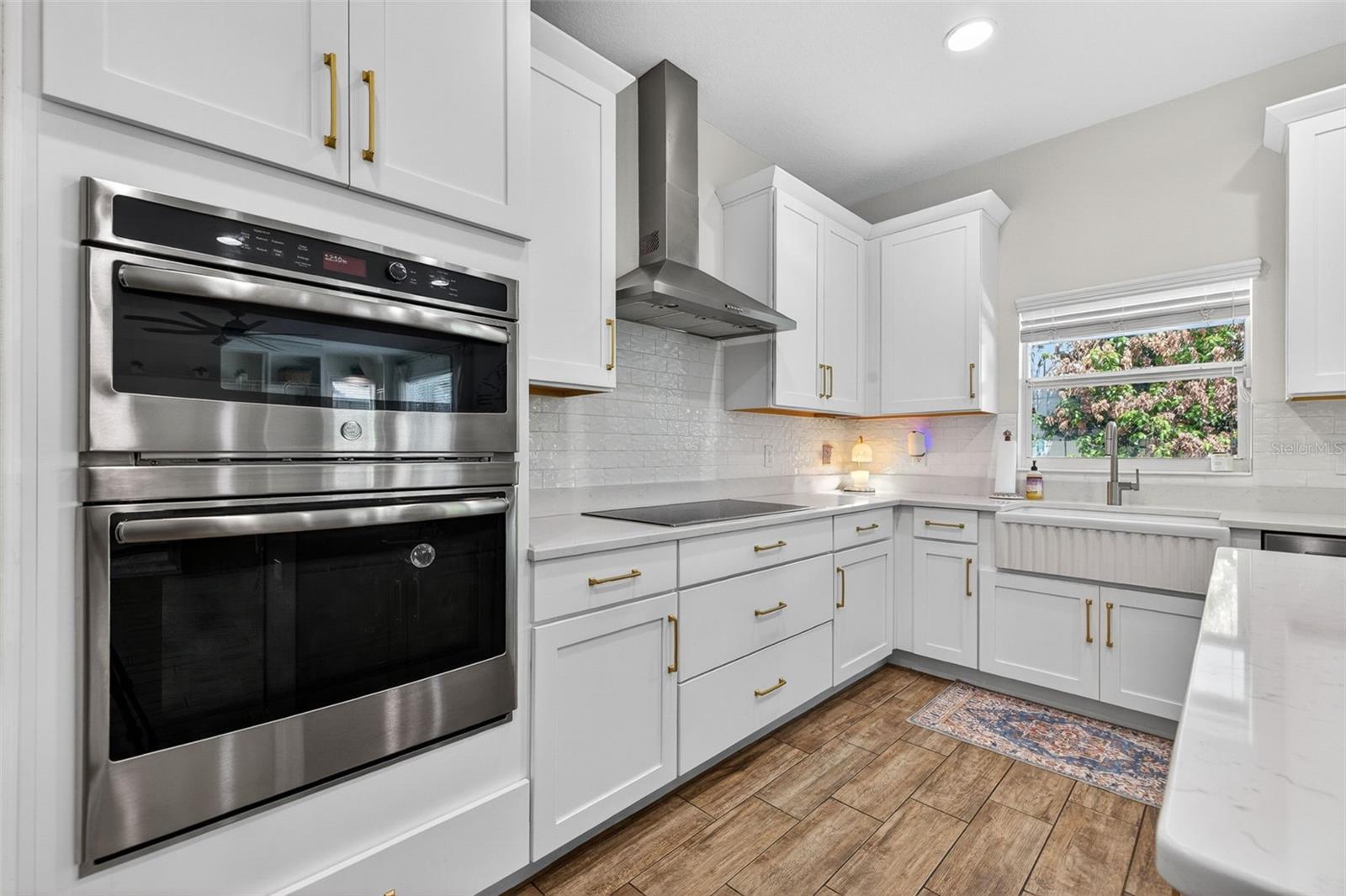 Listing photo id 13 for 1031 Alfred Street