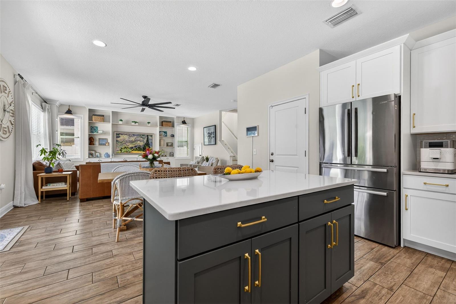 Listing photo id 14 for 1031 Alfred Street