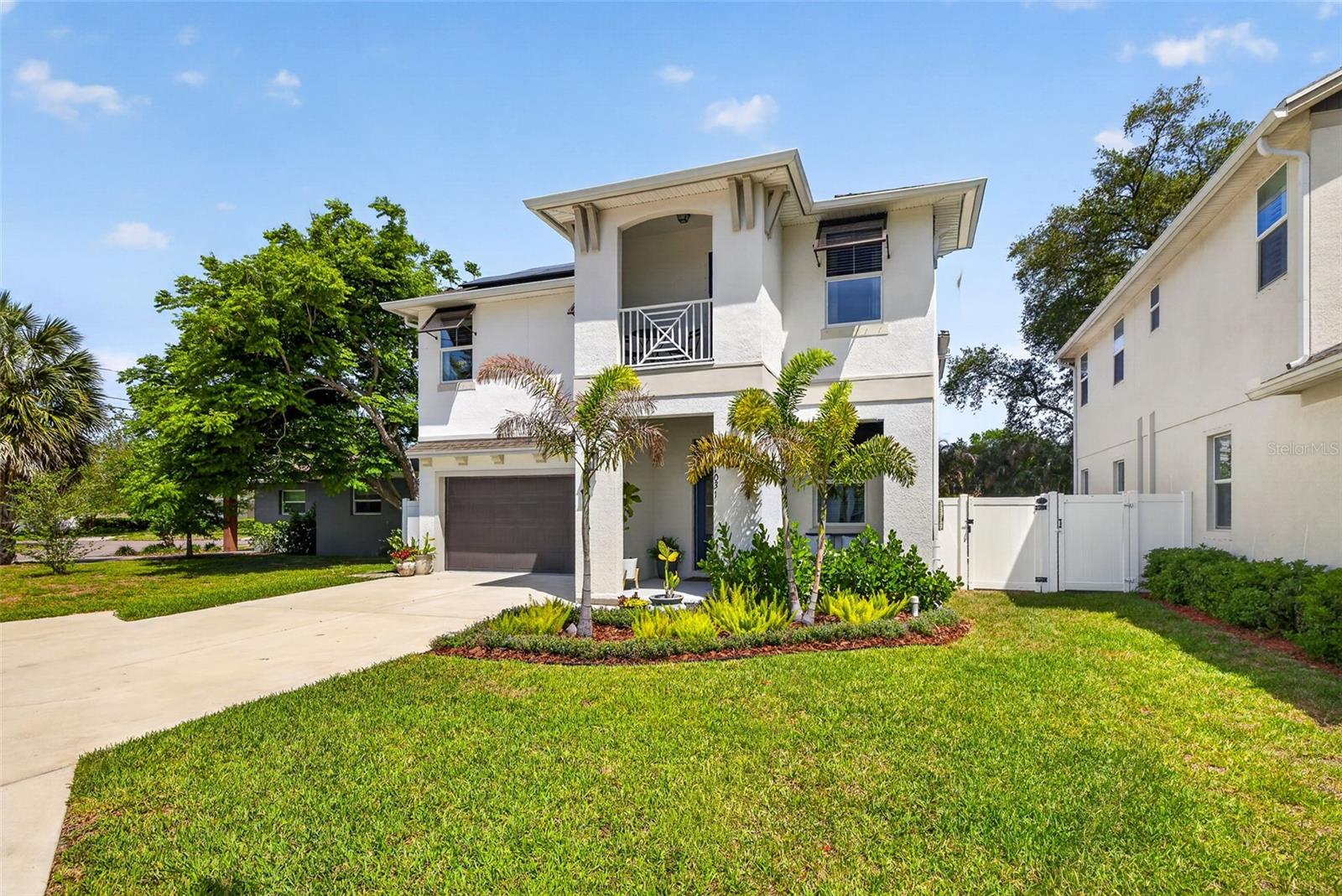 Listing photo id 0 for 1031 Alfred Street