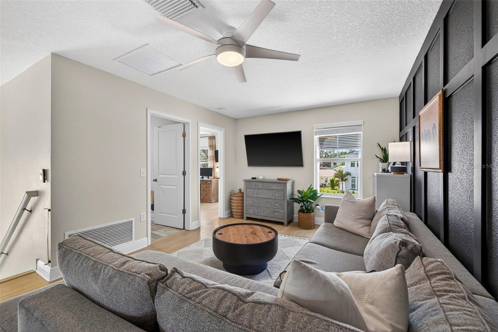 Listing photo id 18 for 1031 Alfred Street