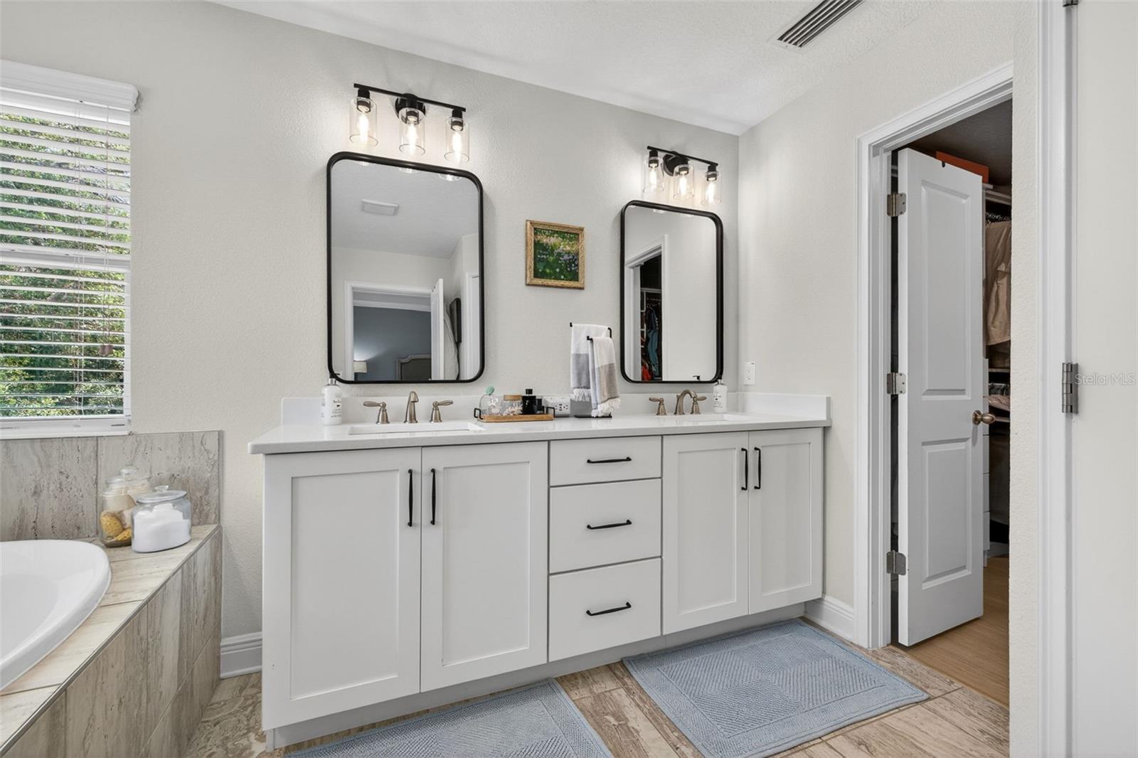 Listing photo id 23 for 1031 Alfred Street