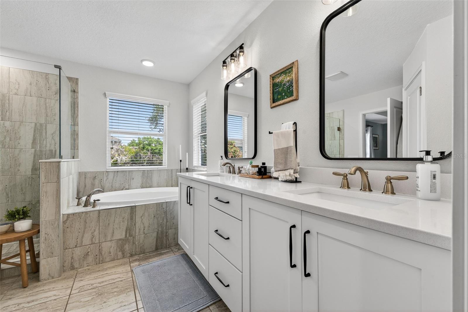 Listing photo id 24 for 1031 Alfred Street