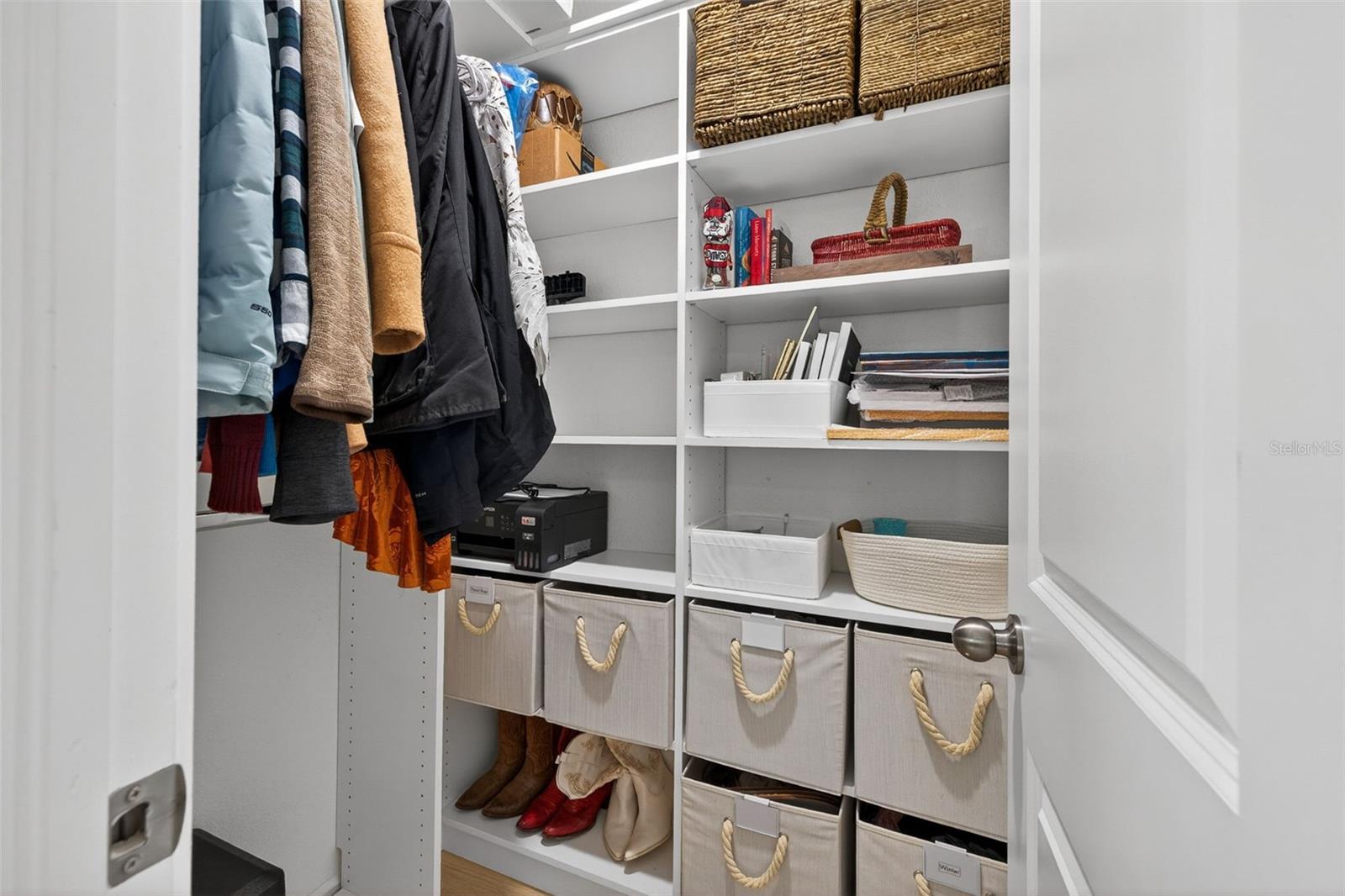 Listing photo id 28 for 1031 Alfred Street