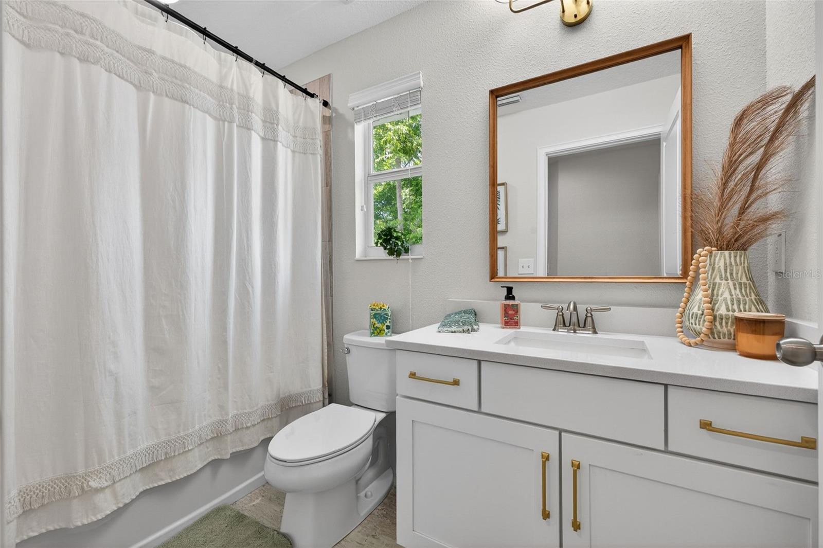 Listing photo id 29 for 1031 Alfred Street