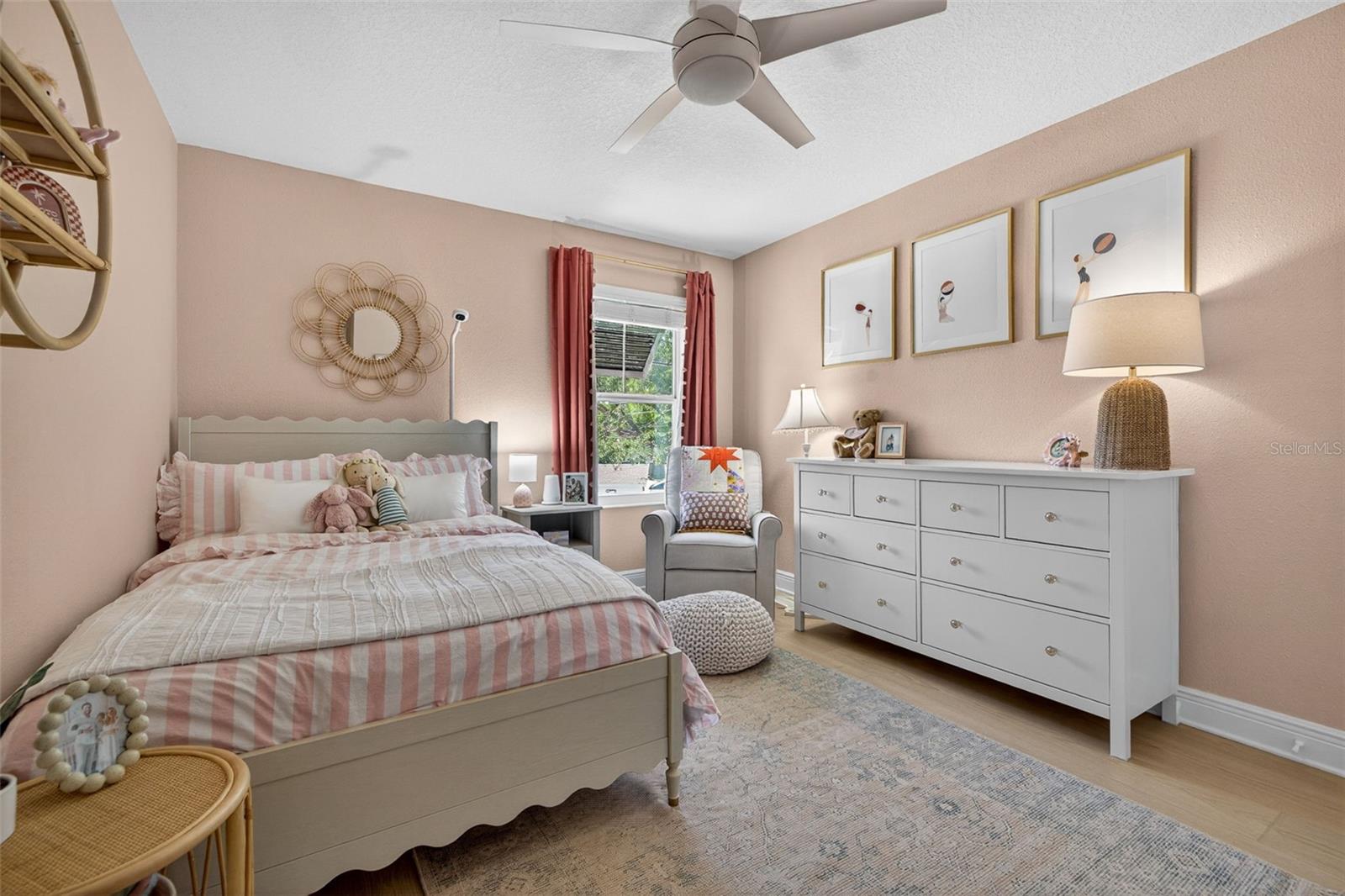 Listing photo id 30 for 1031 Alfred Street