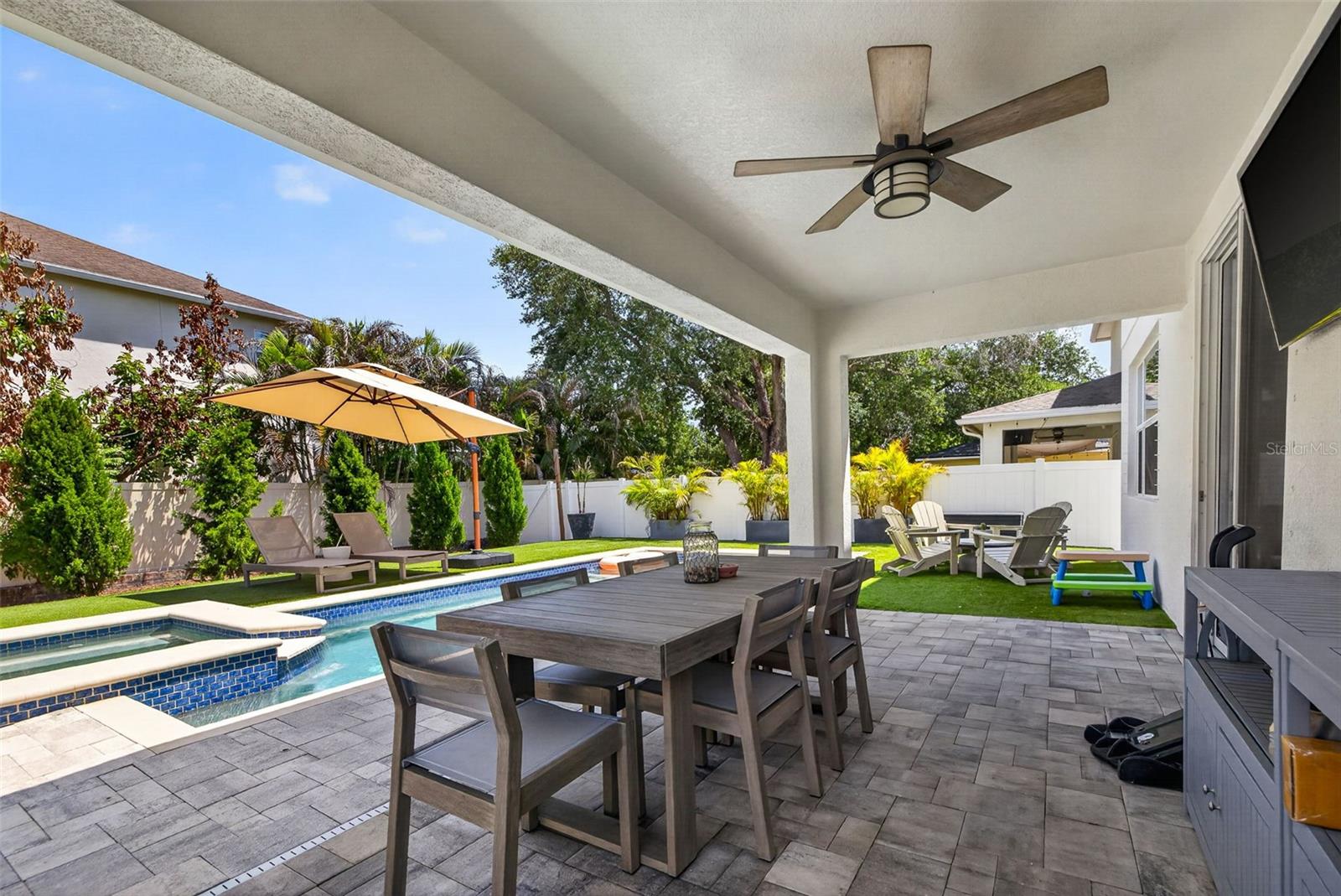 Listing photo id 36 for 1031 Alfred Street