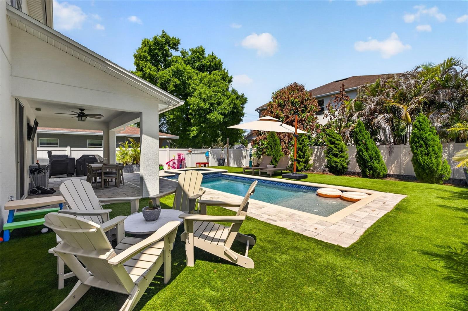 Listing photo id 37 for 1031 Alfred Street