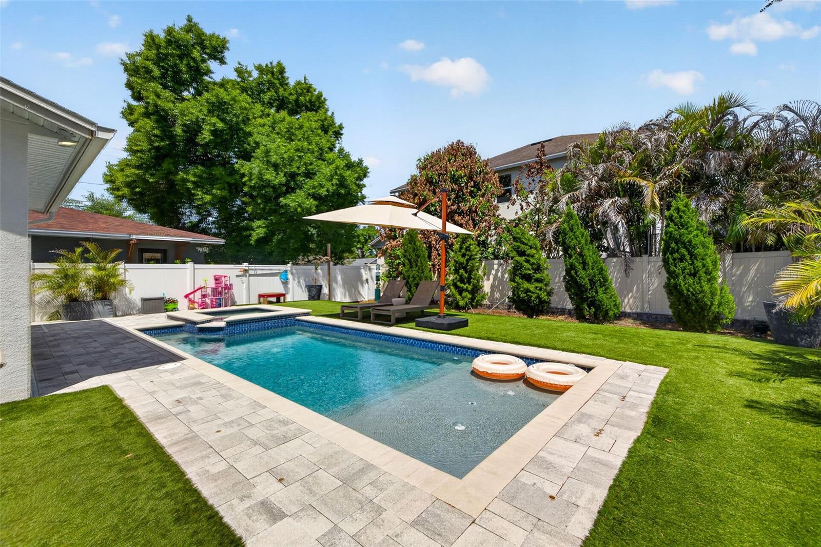 Listing photo id 38 for 1031 Alfred Street