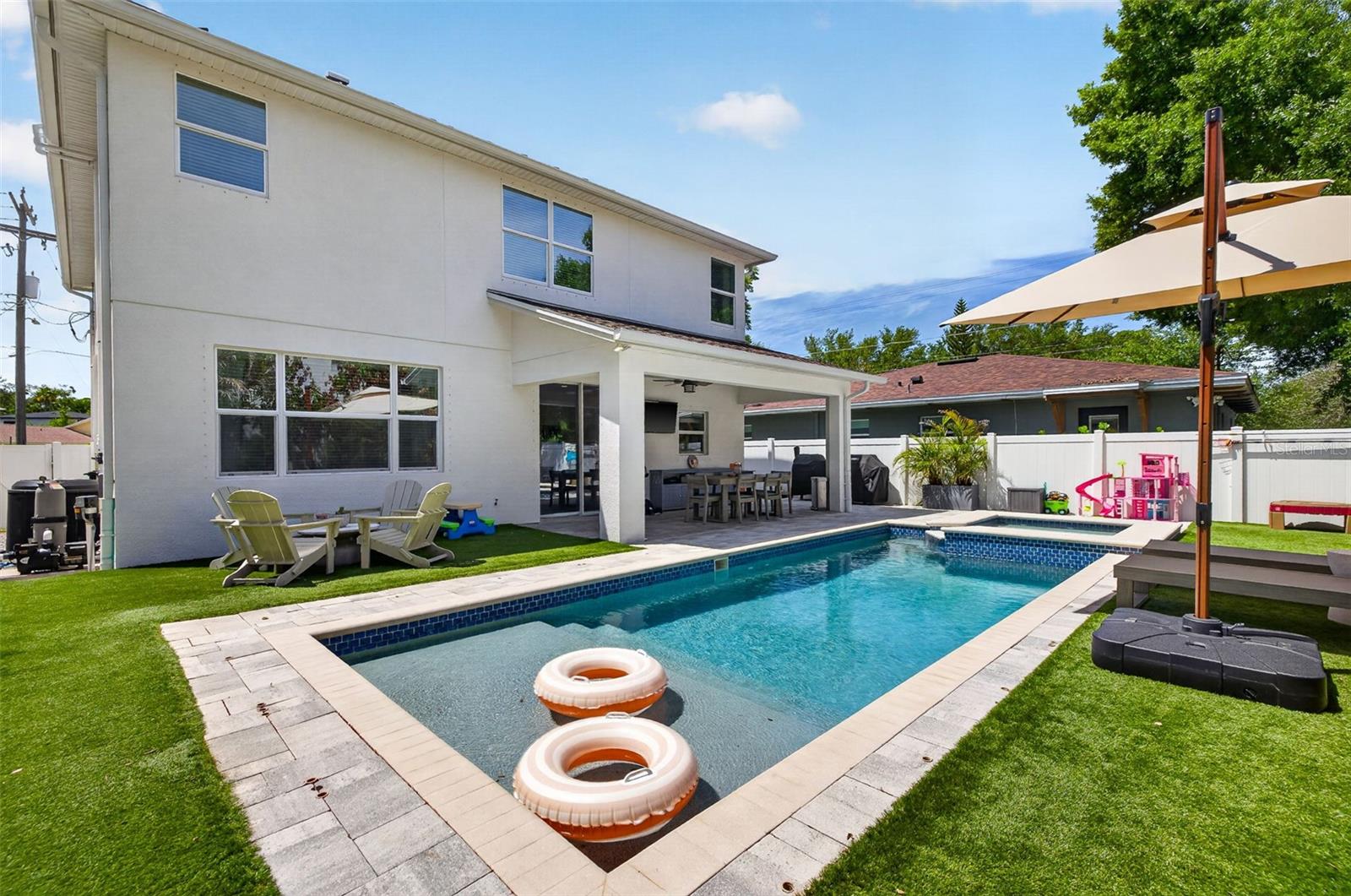 Listing photo id 40 for 1031 Alfred Street