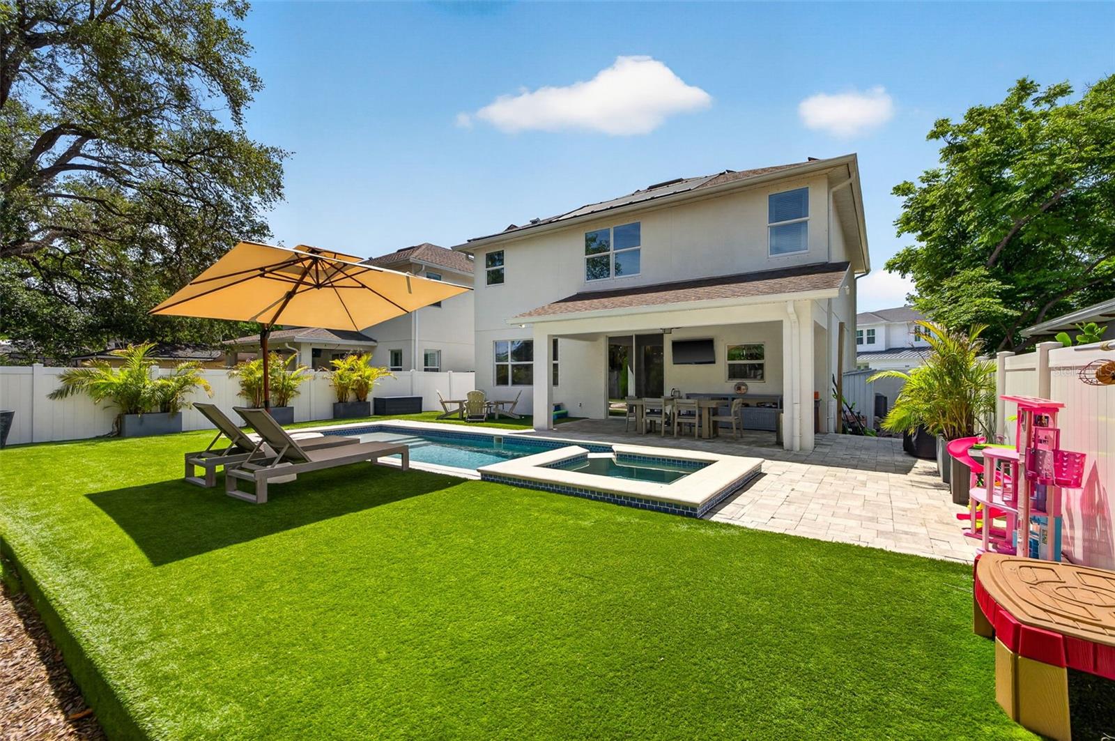 Listing photo id 41 for 1031 Alfred Street