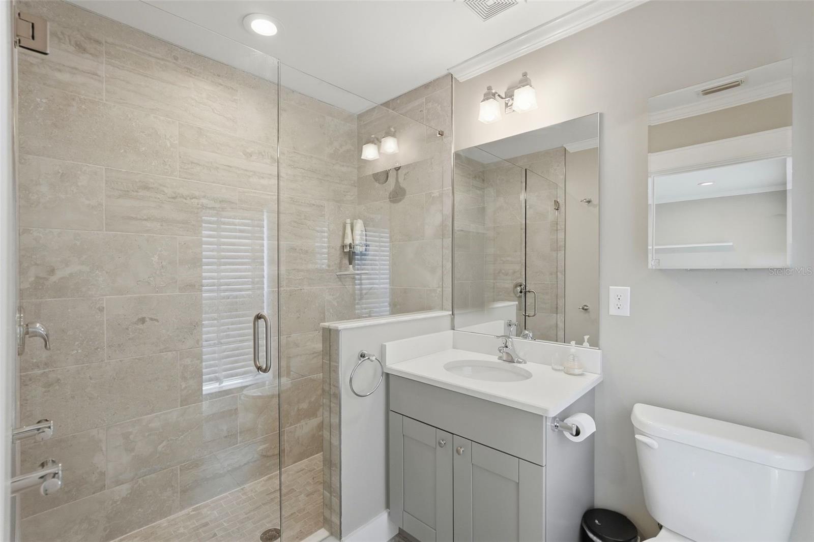 Image 10 of 31 For 430 11th Avenue Ne