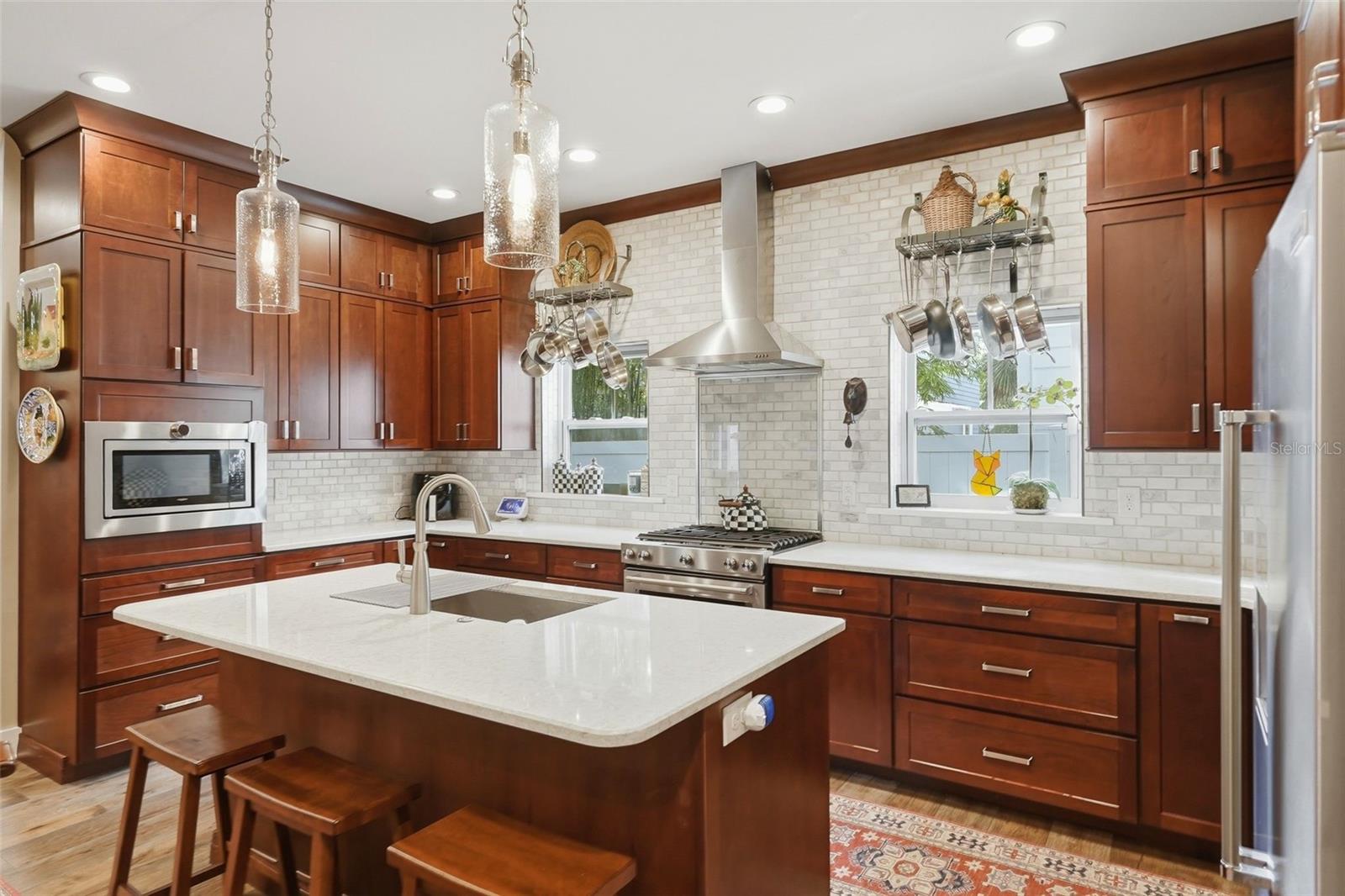 Image 2 of 31 For 430 11th Avenue Ne