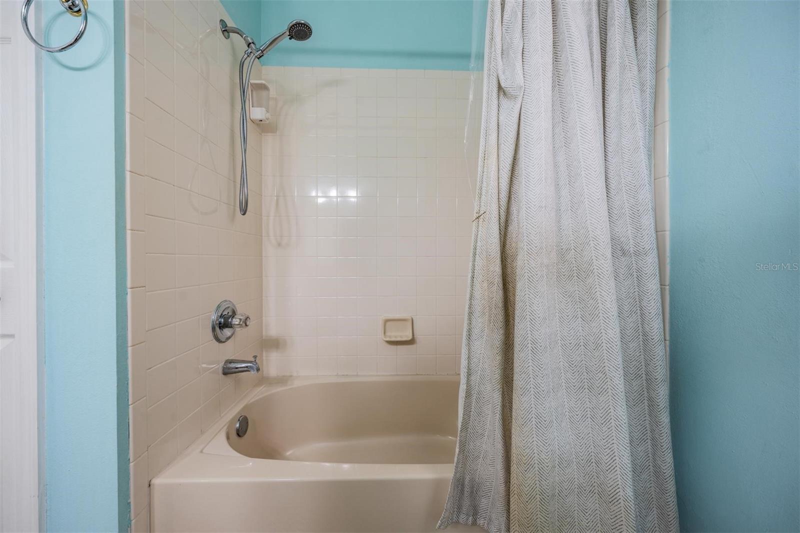 Image 19 of 49 For 15922 Muirfield Drive