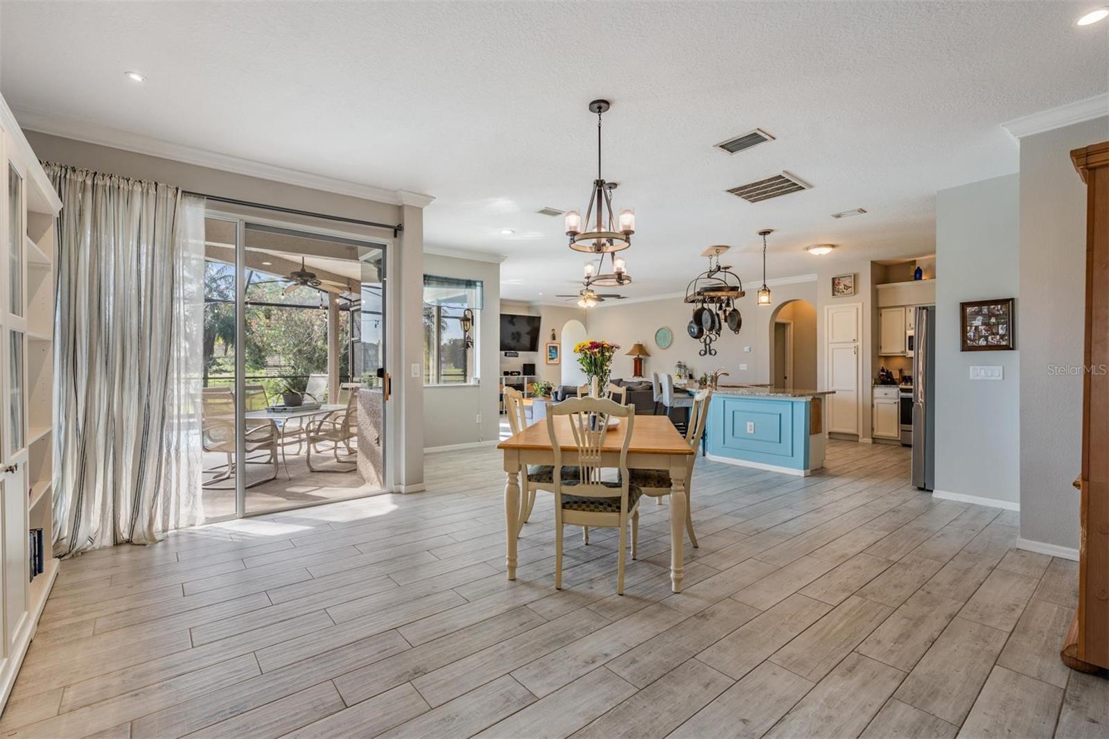 Image 30 of 49 For 15922 Muirfield Drive