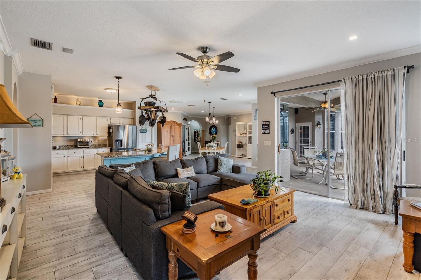 Image 33 of 49 For 15922 Muirfield Drive