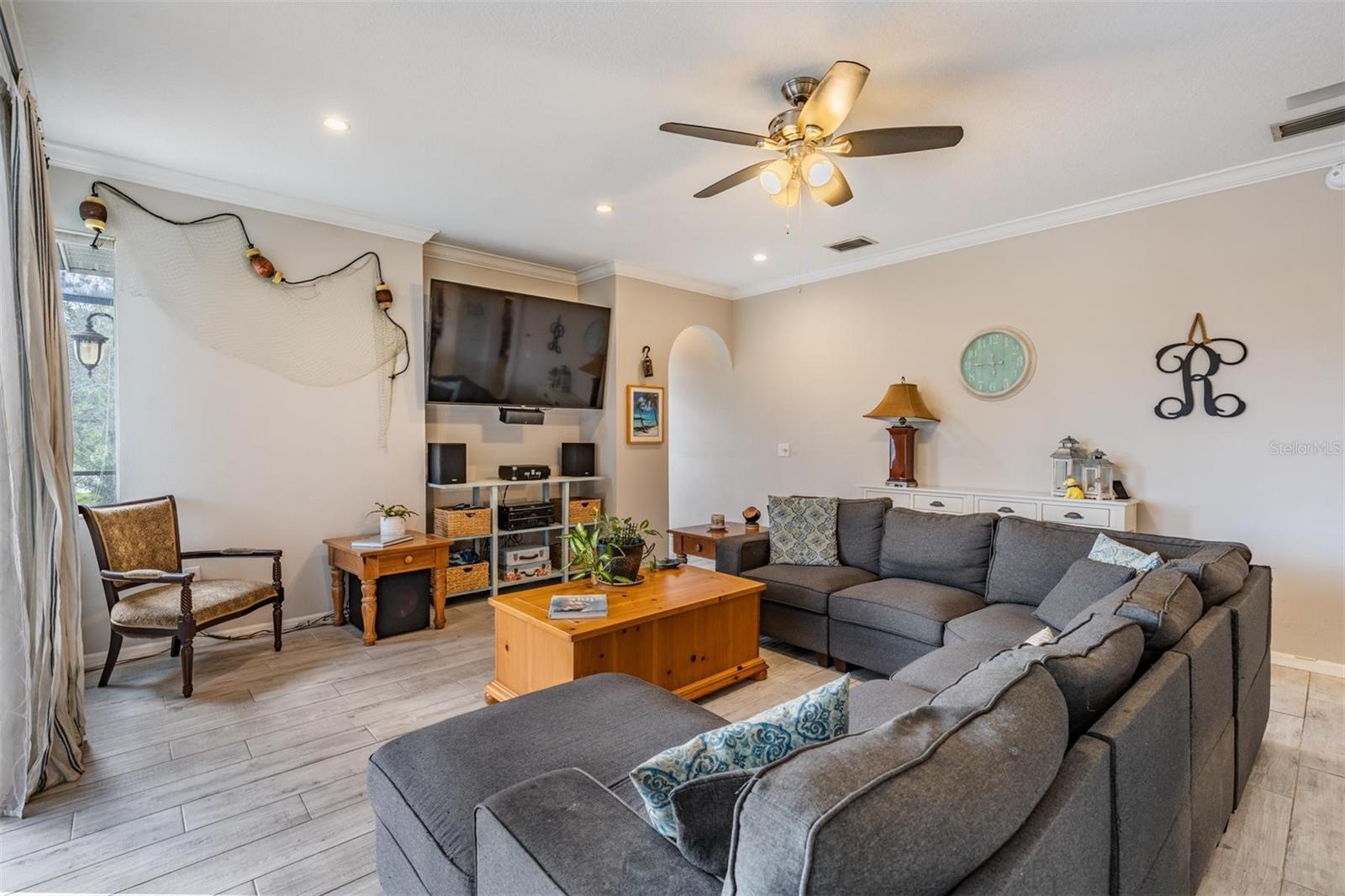 Image 9 of 49 For 15922 Muirfield Drive