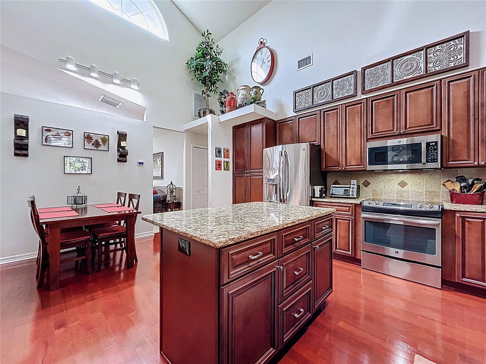 Image 10 of 50 For 22707 Laureldale Drive