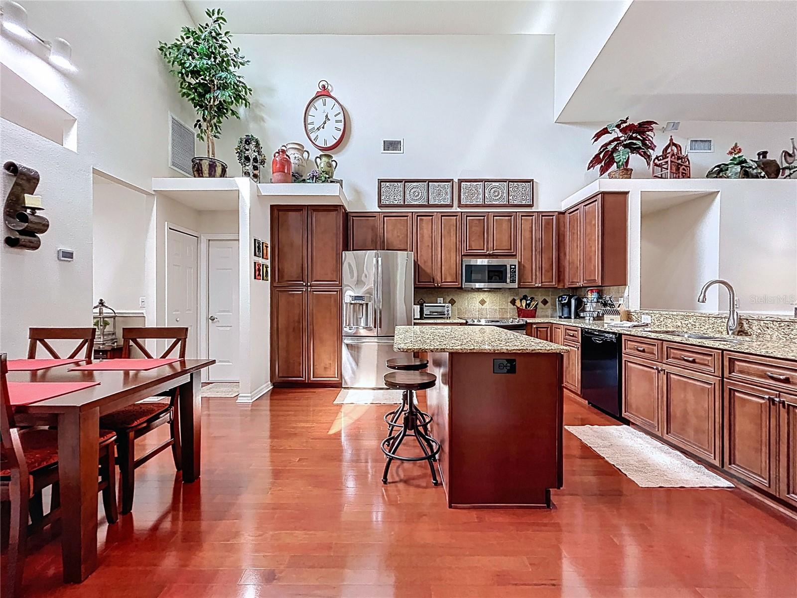 Image 16 of 50 For 22707 Laureldale Drive