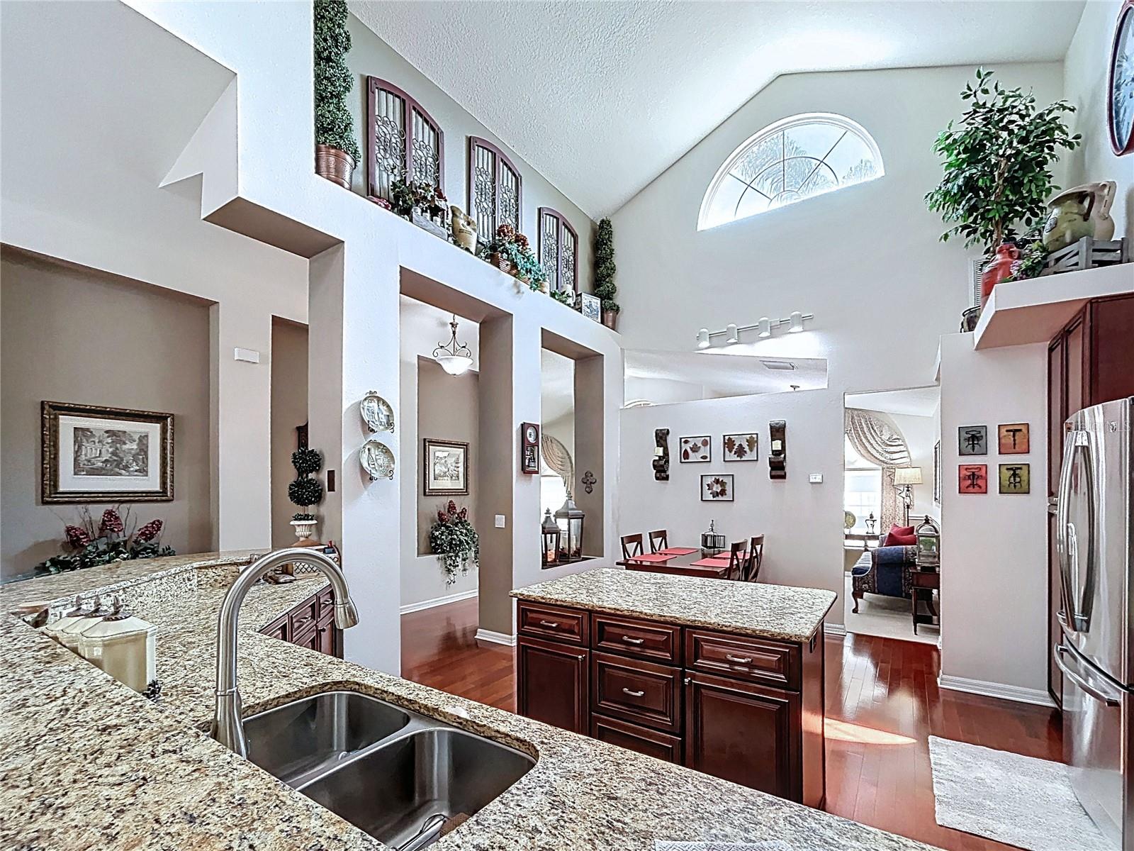 Image 17 of 50 For 22707 Laureldale Drive