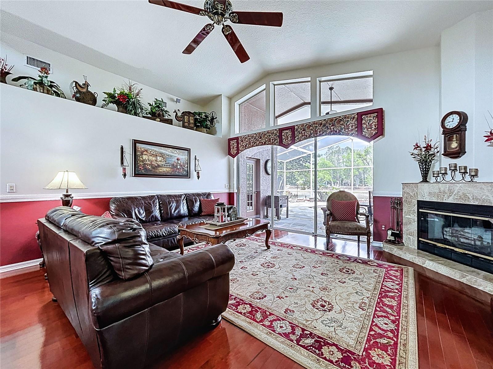 Image 21 of 50 For 22707 Laureldale Drive