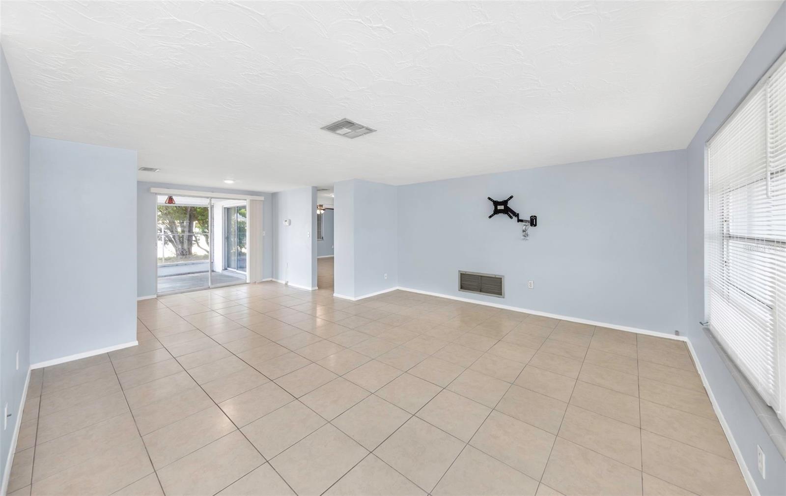 Image 6 of 31 For 5804 Bantam Avenue