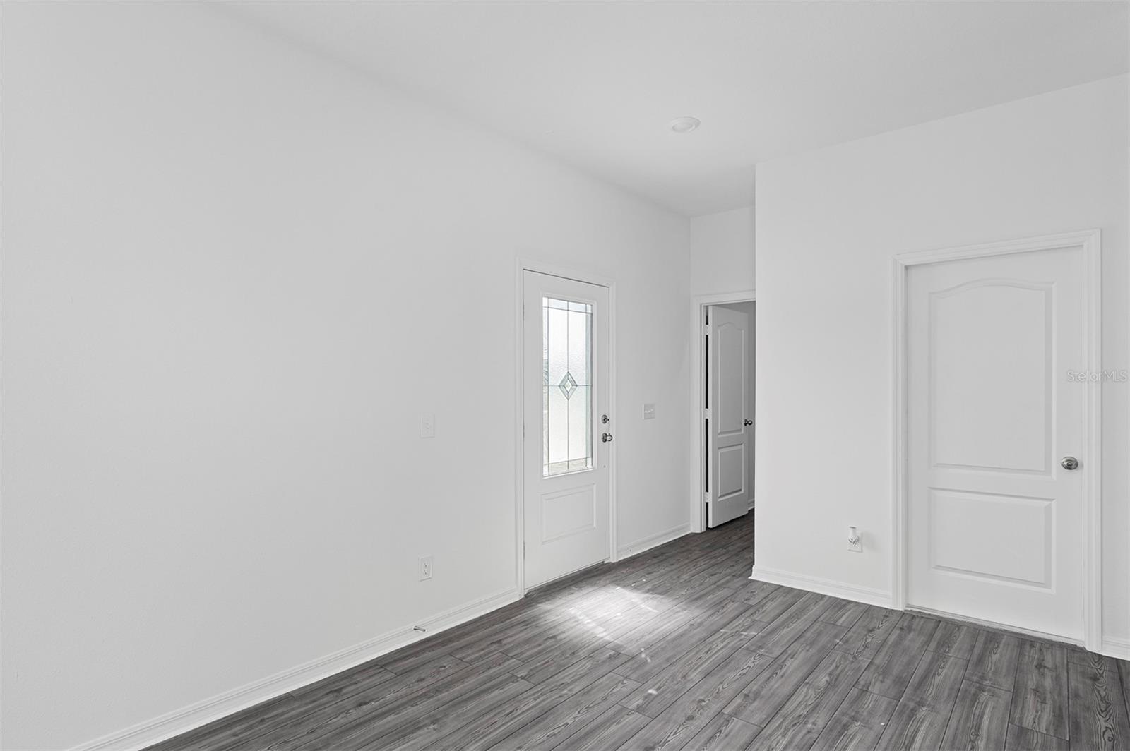 Image 3 of 20 For 564 Bay Leaf Drive