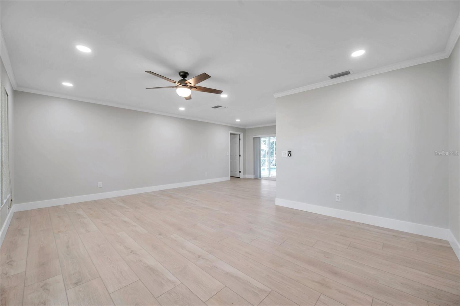 Image 7 of 60 For 8789 Maplewood Road