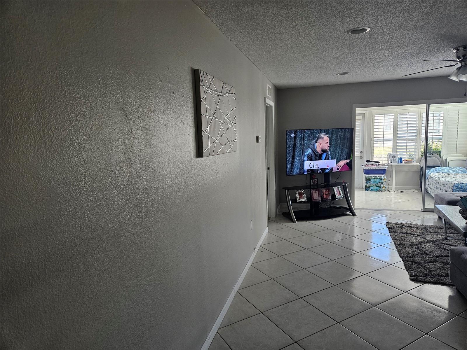 Image 4 of 8 For 2900 Grovewood Boulevard E C