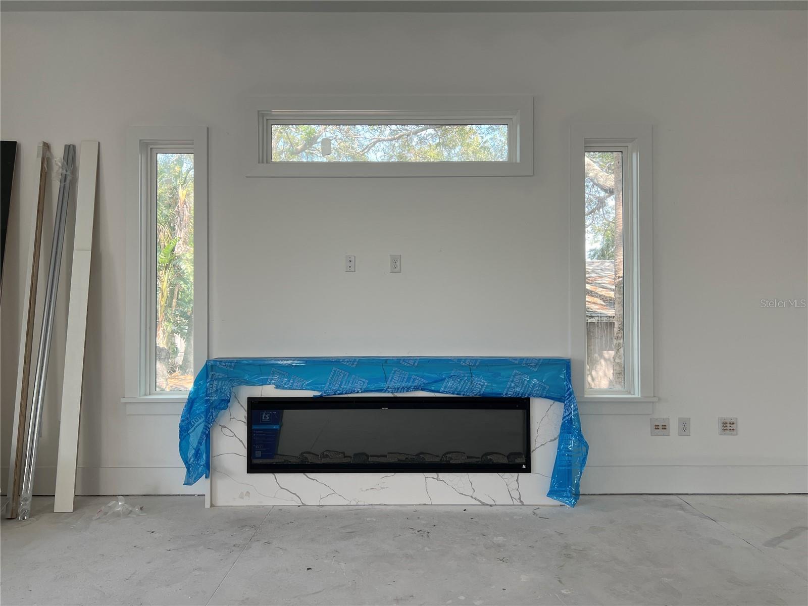 Image 4 of 8 For 4633 Kensington Avenue