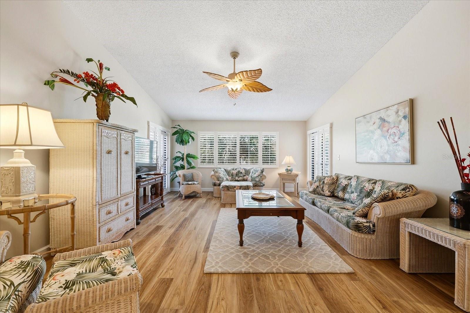 Image 5 of 57 For 2593 Countryside Boulevard 7301