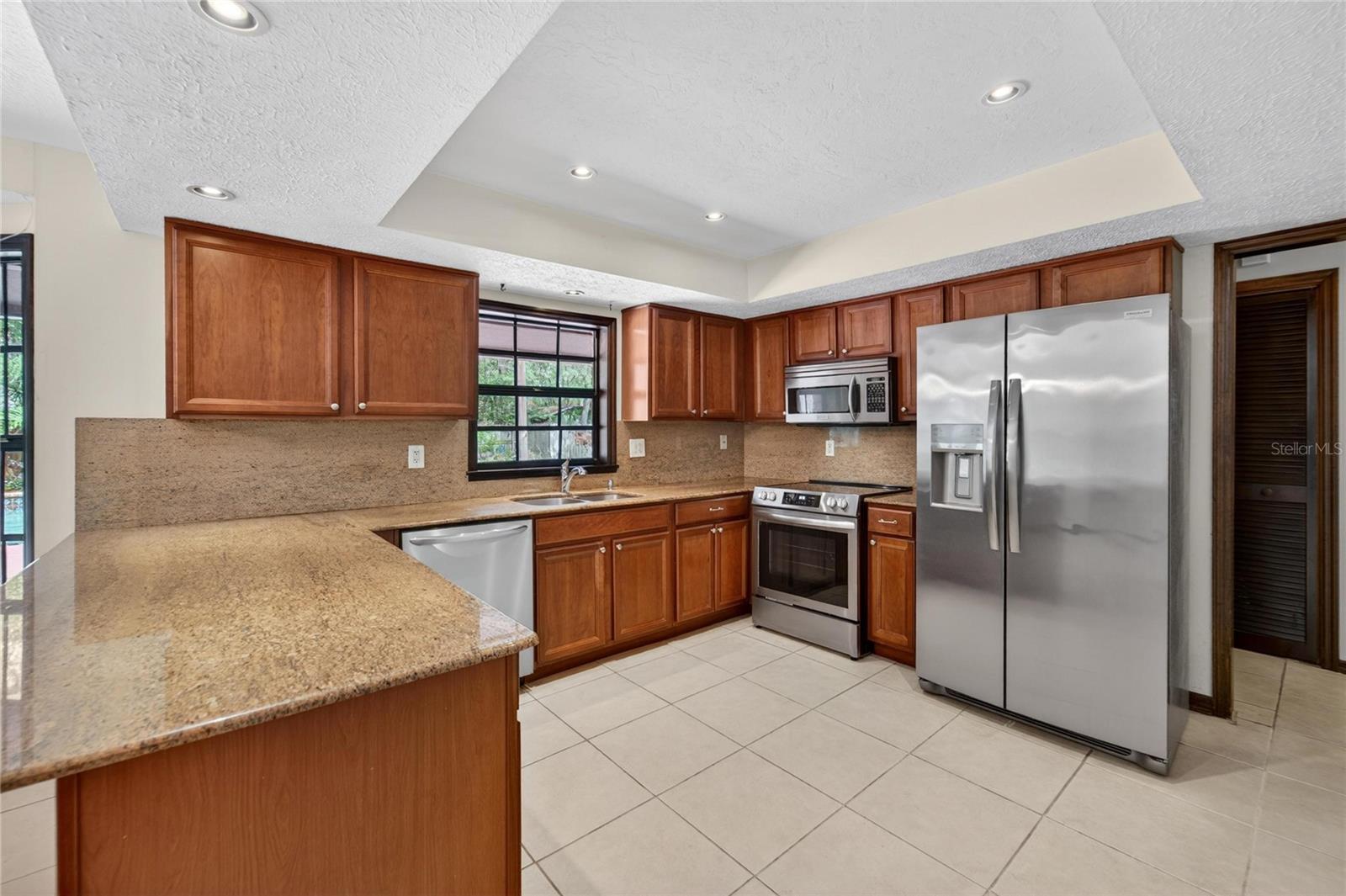 Listing photo id 15 for 12506 Shadow Run Boulevard