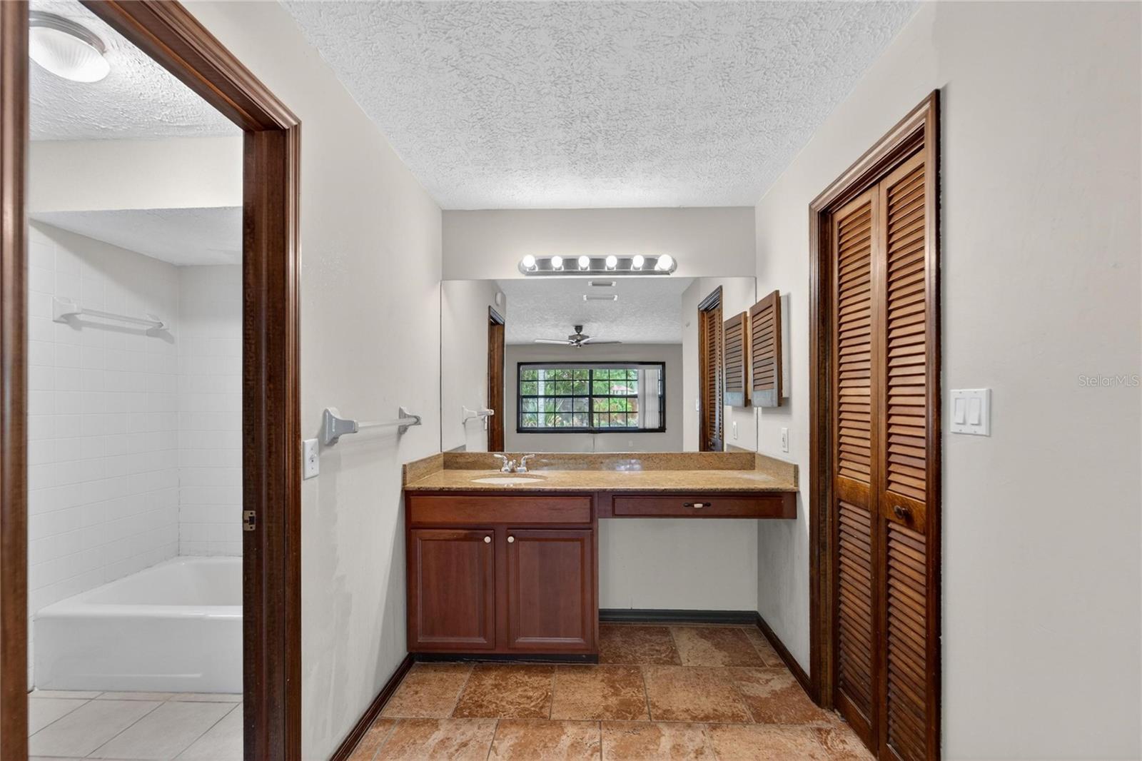 Listing photo id 24 for 12506 Shadow Run Boulevard