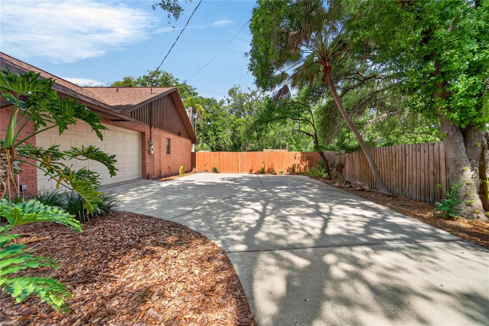 Listing photo id 37 for 12506 Shadow Run Boulevard